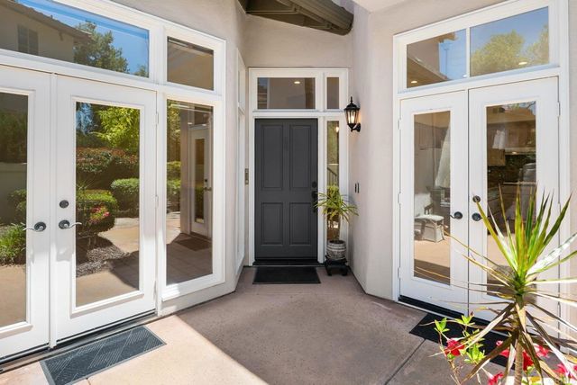 9618 Claiborne Square, La Jolla, CA 92037