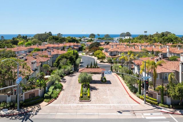 9618 Claiborne Square, La Jolla, CA 92037