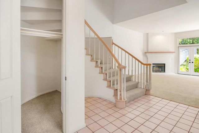 9618 Claiborne Square, La Jolla, CA 92037