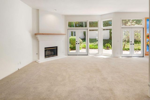9618 Claiborne Square, La Jolla, CA 92037