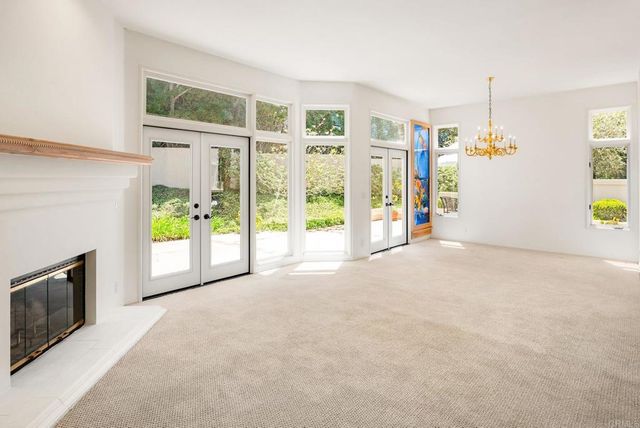 9618 Claiborne Square, La Jolla, CA 92037