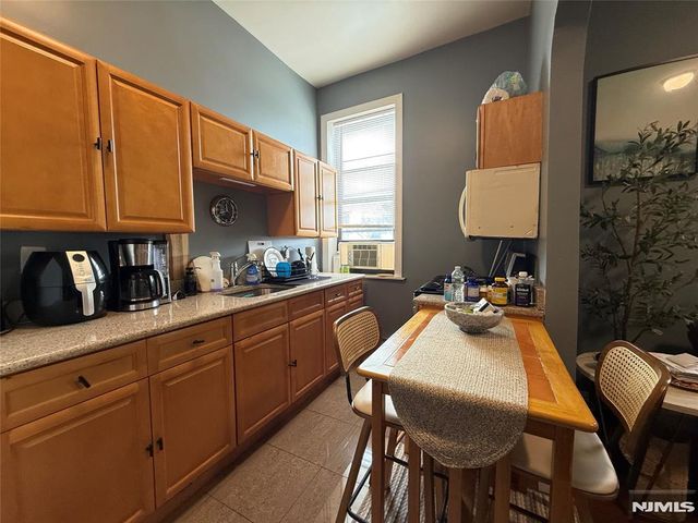 811 30th Street, Union City, NJ 07087