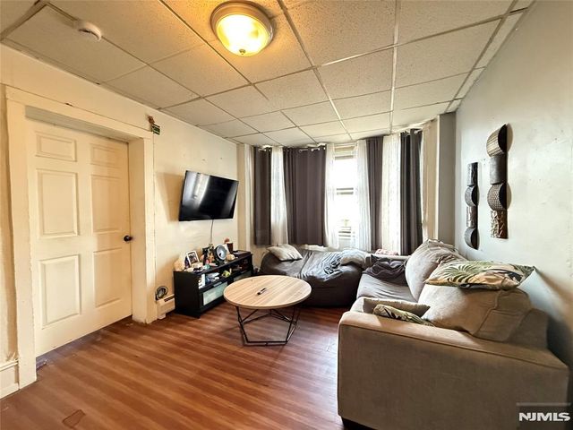 811 30th Street, Union City, NJ 07087