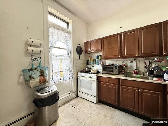 811 30th Street, Union City, NJ 07087