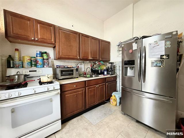 811 30th Street, Union City, NJ 07087