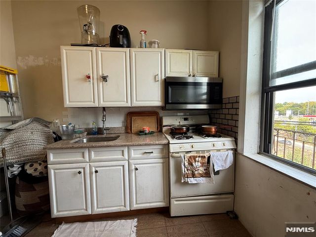811 30th Street, Union City, NJ 07087