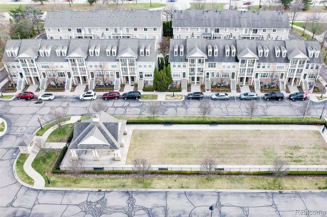 1152 Faulkner, Troy, MI 48083