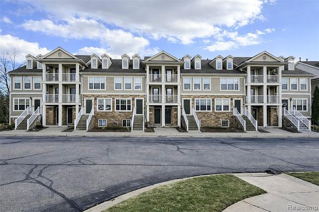 1152 Faulkner, Troy, MI 48083