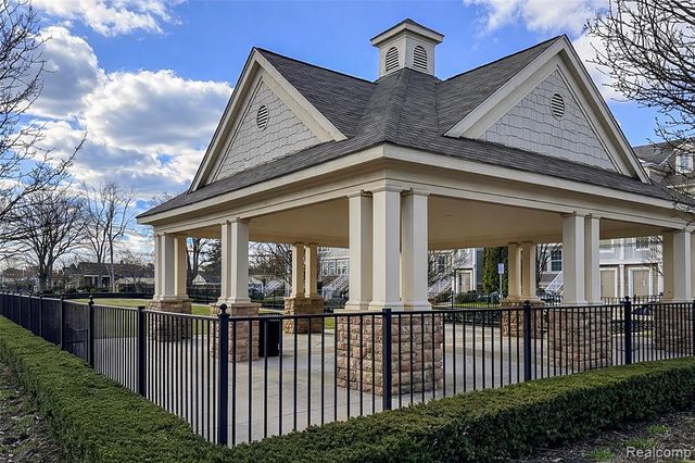 1152 Faulkner, Troy, MI 48083