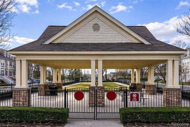 1152 Faulkner, Troy, MI 48083