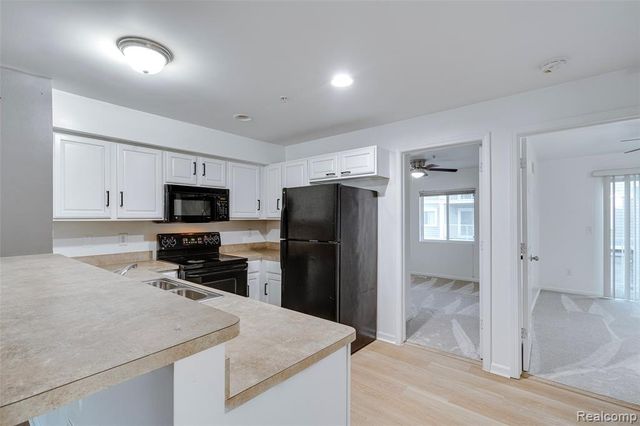 1152 Faulkner, Troy, MI 48083