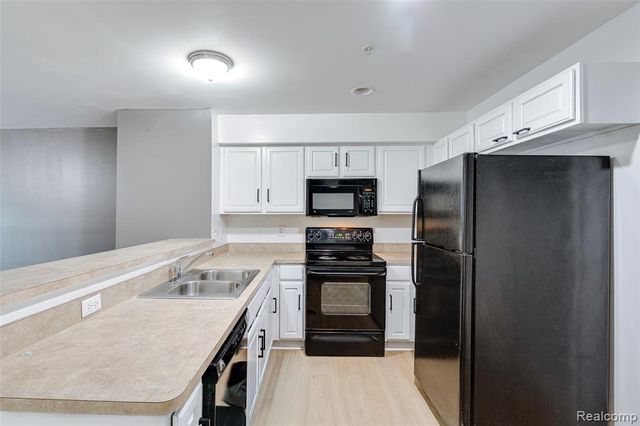 1152 Faulkner, Troy, MI 48083