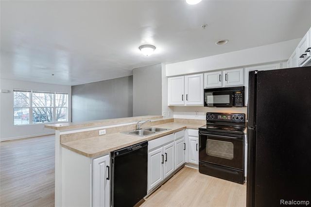 1152 Faulkner, Troy, MI 48083