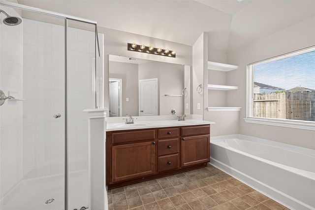 11206 Kingsnorth Drive, Tomball, TX 77375