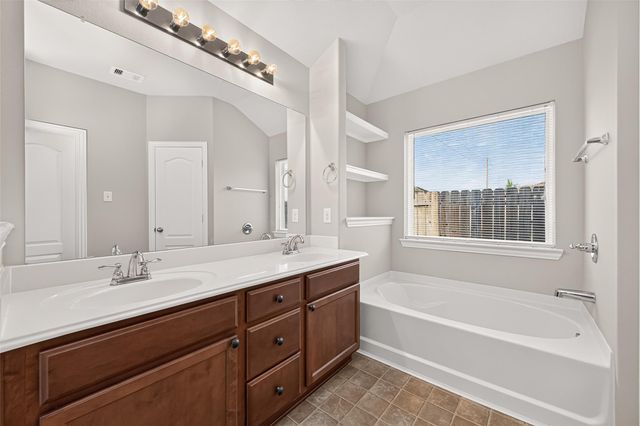 11206 Kingsnorth Drive, Tomball, TX 77375