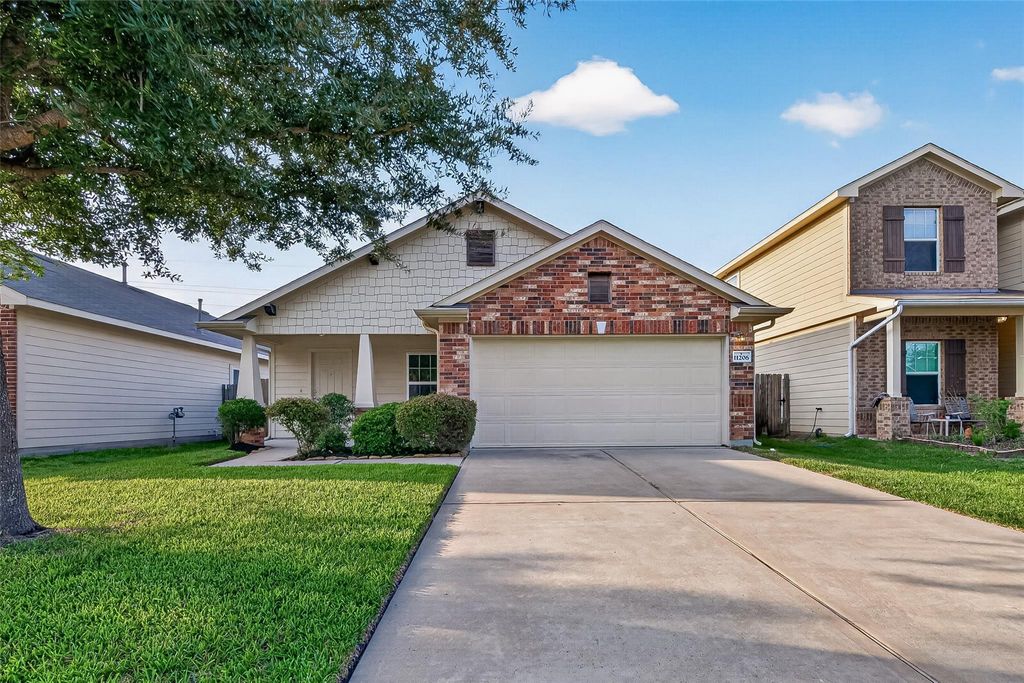 11206 Kingsnorth Drive, Tomball, TX 77375