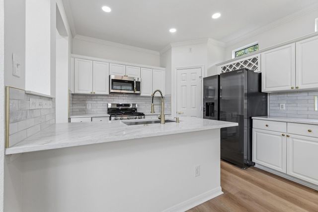 10822 Wysall Cliff Court, Houston, TX 77064