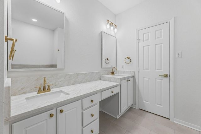 10822 Wysall Cliff Court, Houston, TX 77064