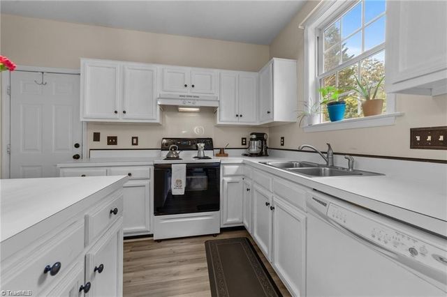 900 Biloxi Avenue, Kernersville, NC 27284