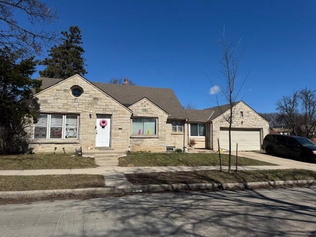 4240 W Fiebrantz AVENUE, Milwaukee, WI 53216