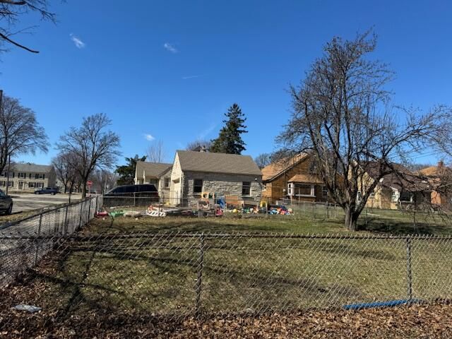 4240 W Fiebrantz AVENUE, Milwaukee, WI 53216
