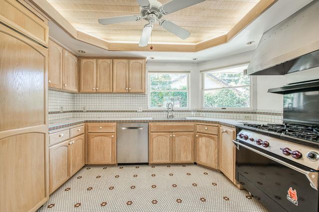 6561 N Thorne Avenue, Fresno, CA 93711