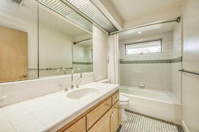 6561 N Thorne Avenue, Fresno, CA 93711