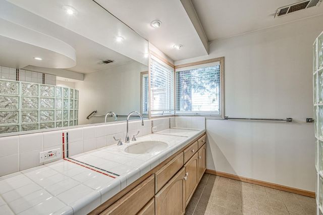 6561 N Thorne Avenue, Fresno, CA 93711