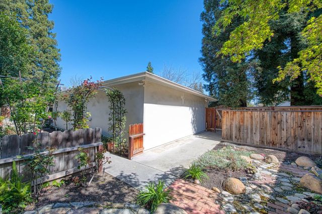 6561 N Thorne Avenue, Fresno, CA 93711