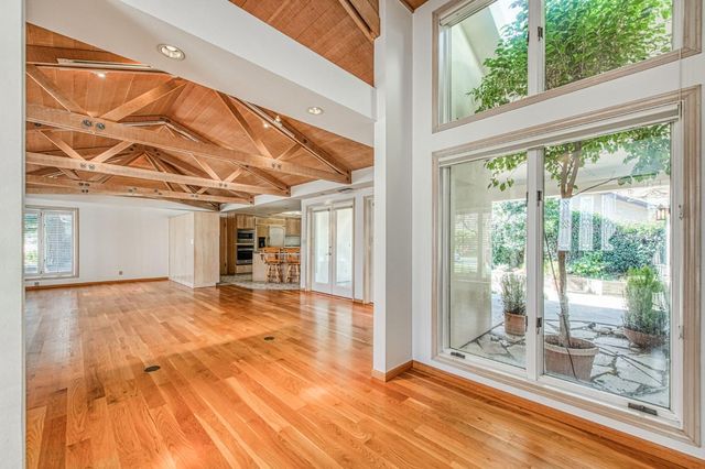 6561 N Thorne Avenue, Fresno, CA 93711