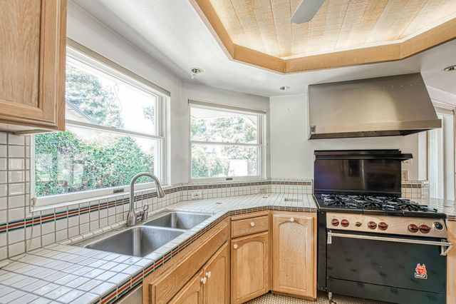 6561 N Thorne Avenue, Fresno, CA 93711