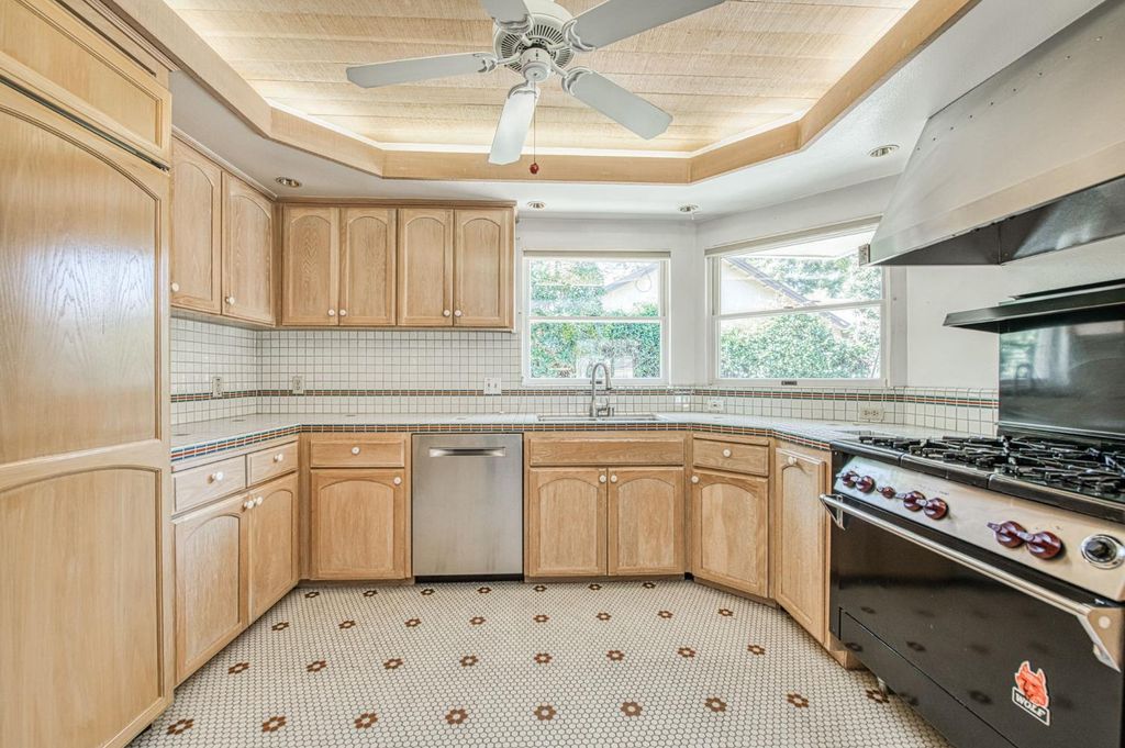 Image 11 of property listing at 6561 N Thorne Avenue, Fresno, CA 93711