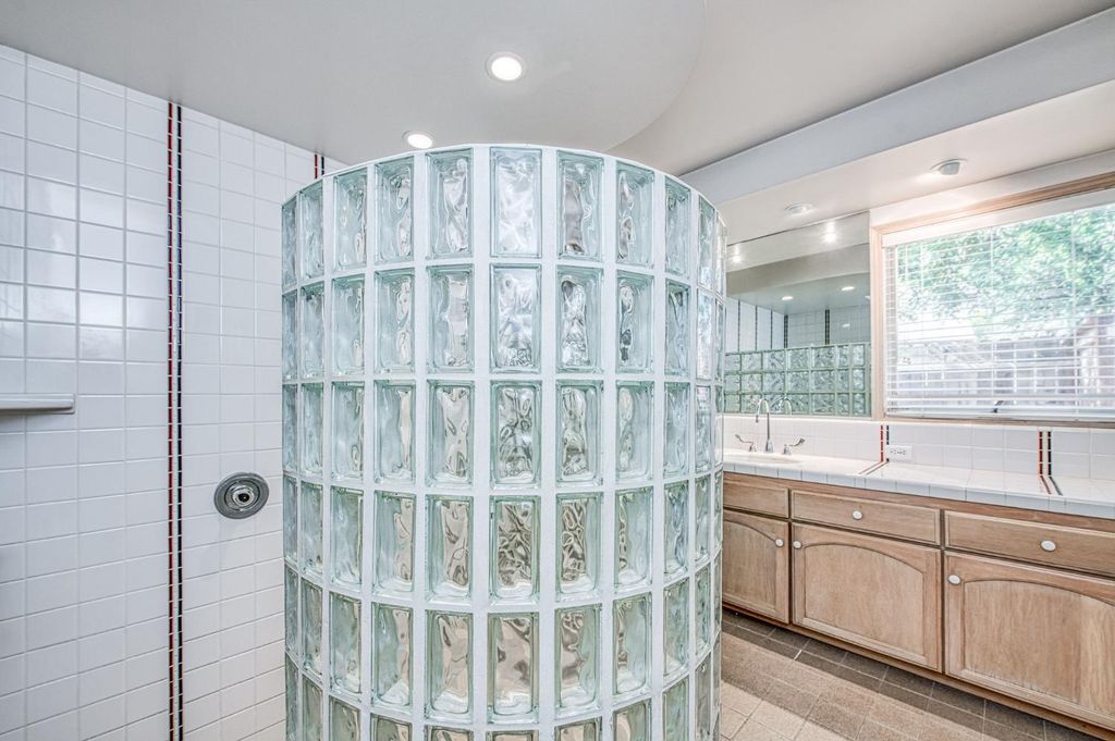 Image 19 of property listing at 6561 N Thorne Avenue, Fresno, CA 93711