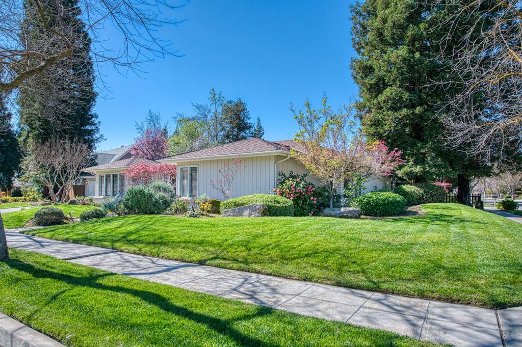 Image 2 of property listing at 6561 N Thorne Avenue, Fresno, CA 93711