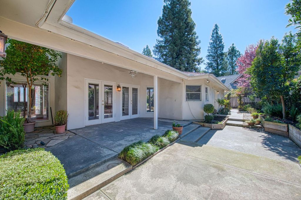 Image 22 of property listing at 6561 N Thorne Avenue, Fresno, CA 93711