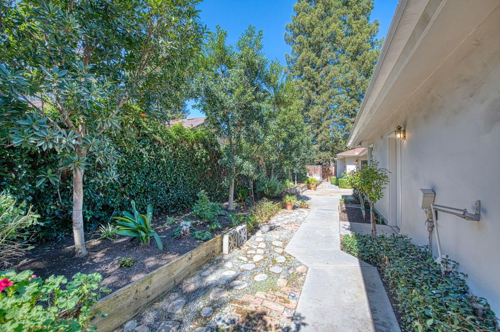 Image 23 of property listing at 6561 N Thorne Avenue, Fresno, CA 93711