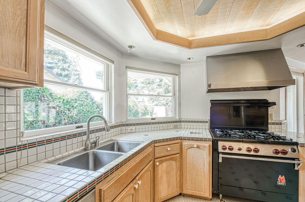 Image 9 of property listing at 6561 N Thorne Avenue, Fresno, CA 93711