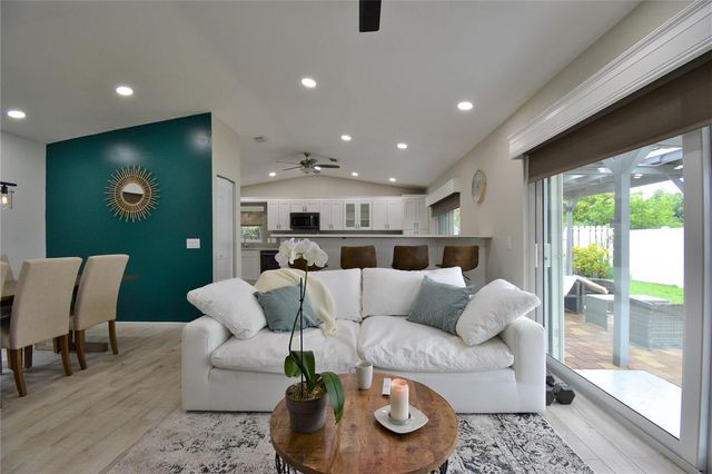 6550 Country Wood Way, Delray Beach, FL 33484
