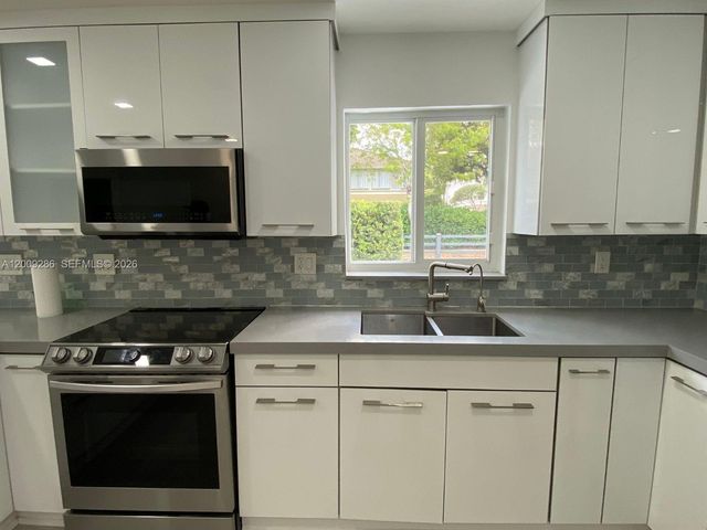 403 SW 89th Pl, Miami, FL 33174