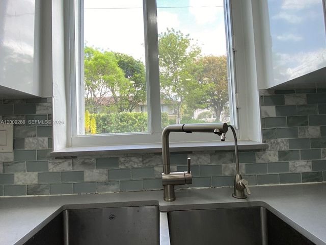 403 SW 89th Pl, Miami, FL 33174