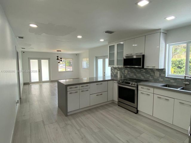 403 SW 89th Pl, Miami, FL 33174