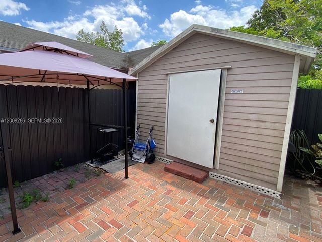 403 SW 89th Pl, Miami, FL 33174
