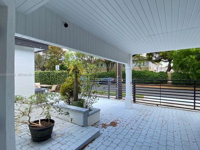 403 SW 89th Pl, Miami, FL 33174