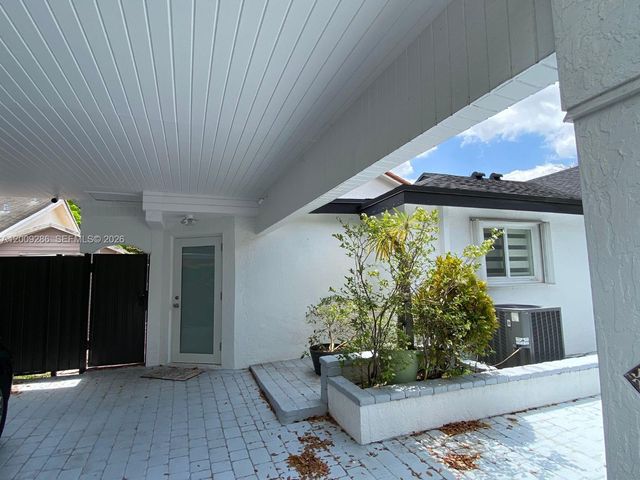 403 SW 89th Pl, Miami, FL 33174
