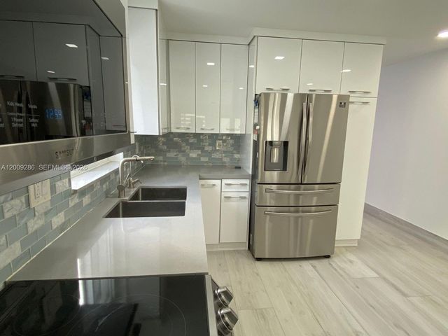 403 SW 89th Pl, Miami, FL 33174