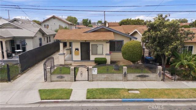 1107 Mahanna, Long Beach, CA 90813