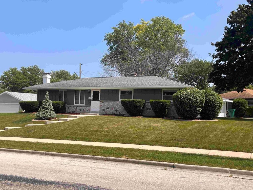 W149N8230 Norman DRIVE, Menomonee Falls, WI 53051