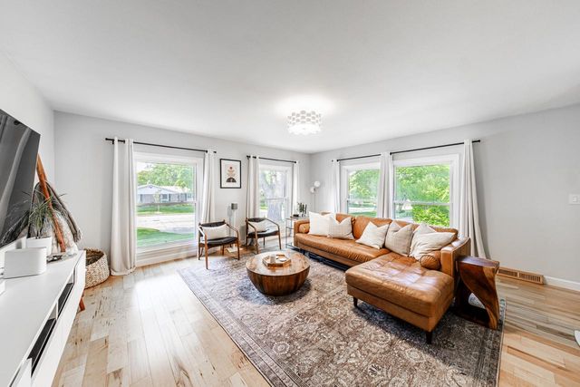 10445 W Concordia AVENUE, Wauwatosa, WI 53222