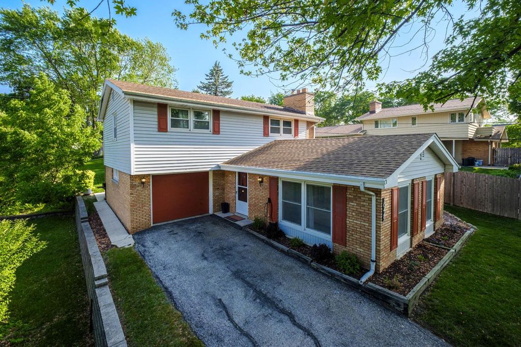 10445 W Concordia AVENUE, Wauwatosa, WI 53222