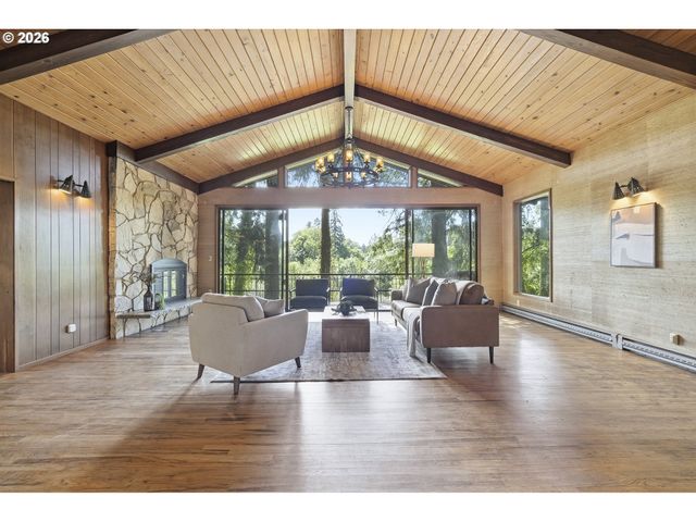 3700 Se ELLIS St, Portland, OR 97202